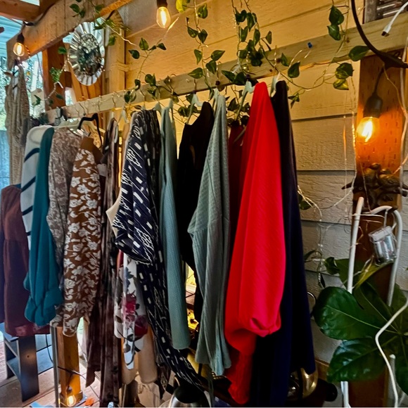 Meet your Posher, Vicki - Picture 3 of 17